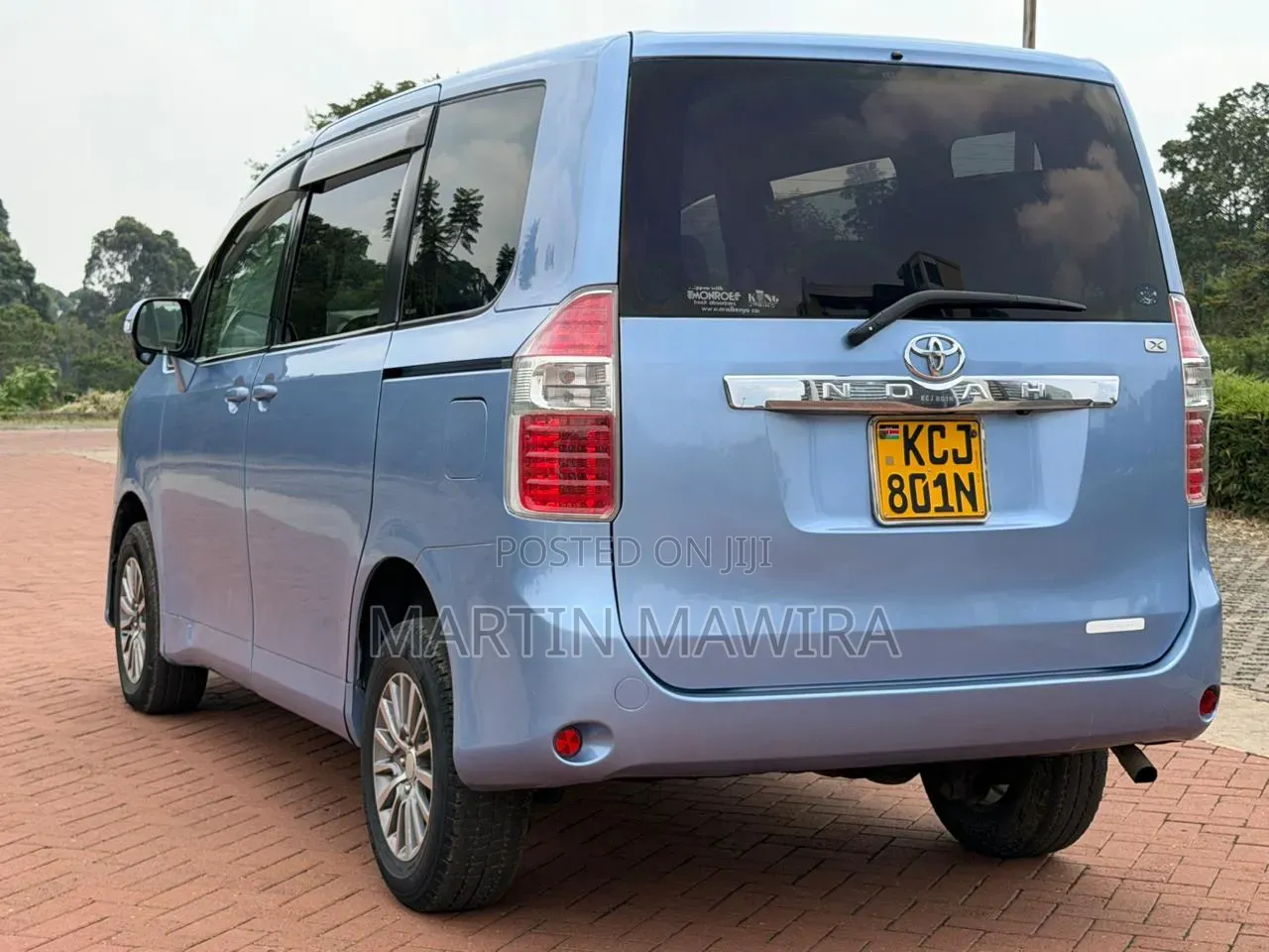 Toyota Noah 2009 Blue