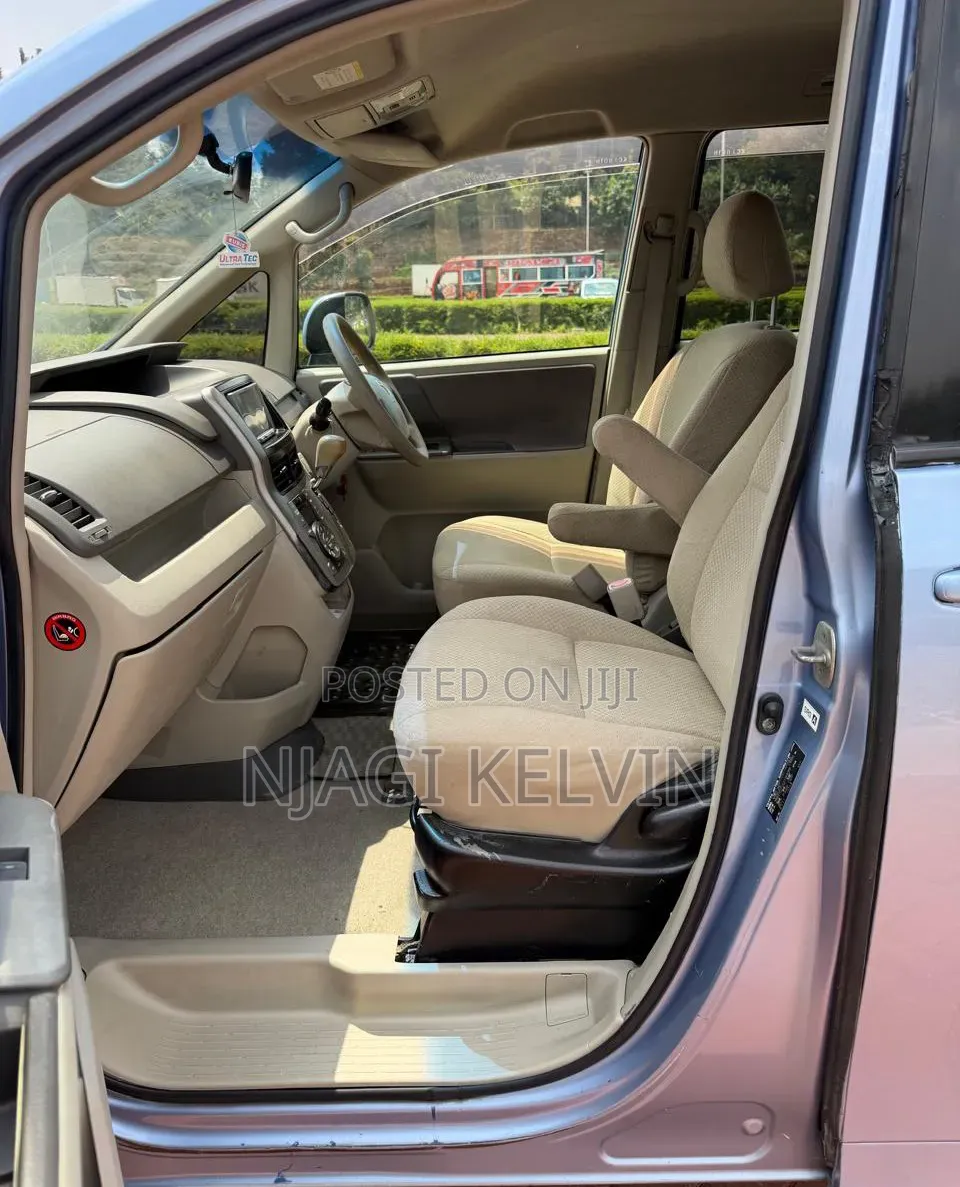 Toyota Noah 2009 Blue