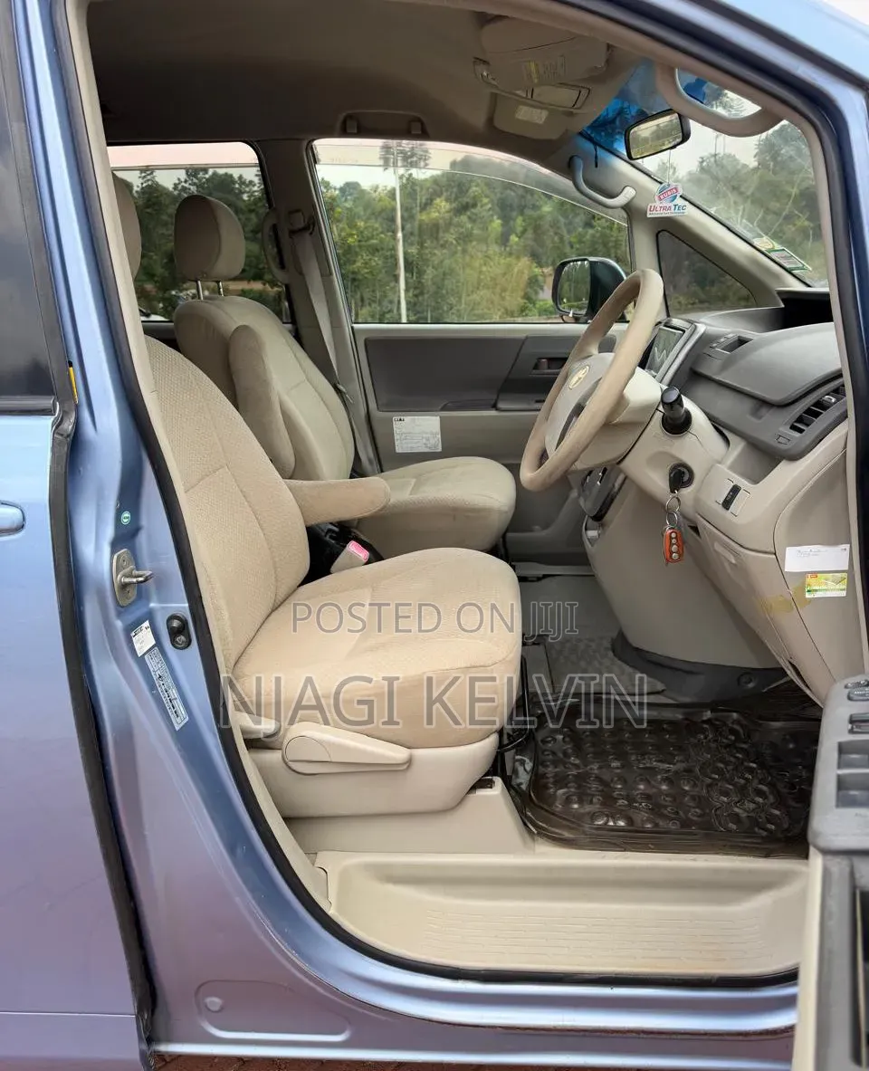 Toyota Noah 2009 Blue