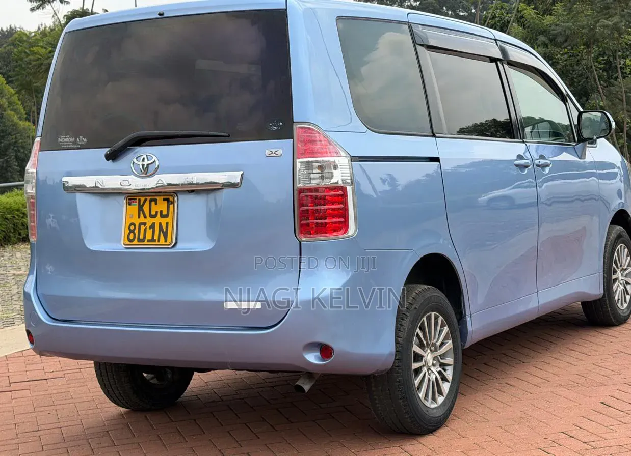 Toyota Noah 2009 Blue