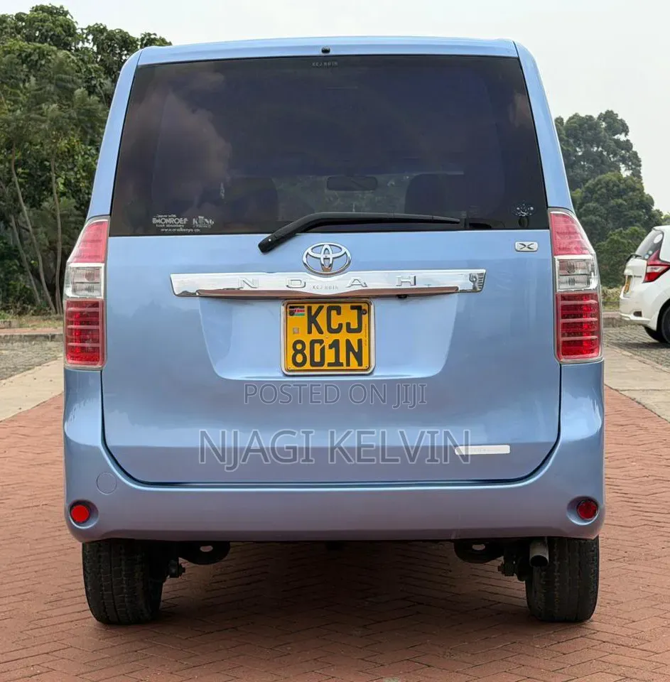 Toyota Noah 2009 Blue