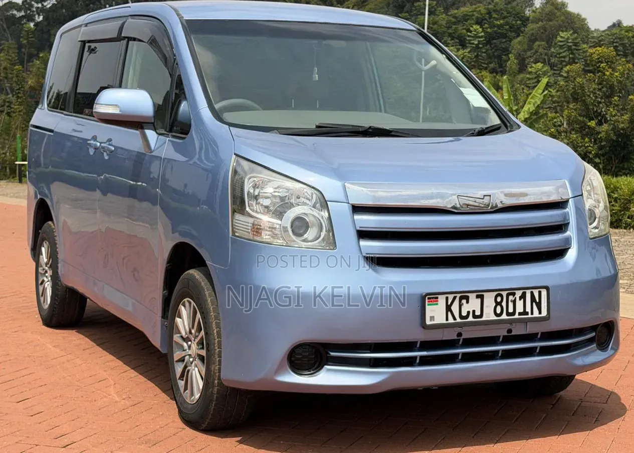 Toyota Noah 2009 Blue