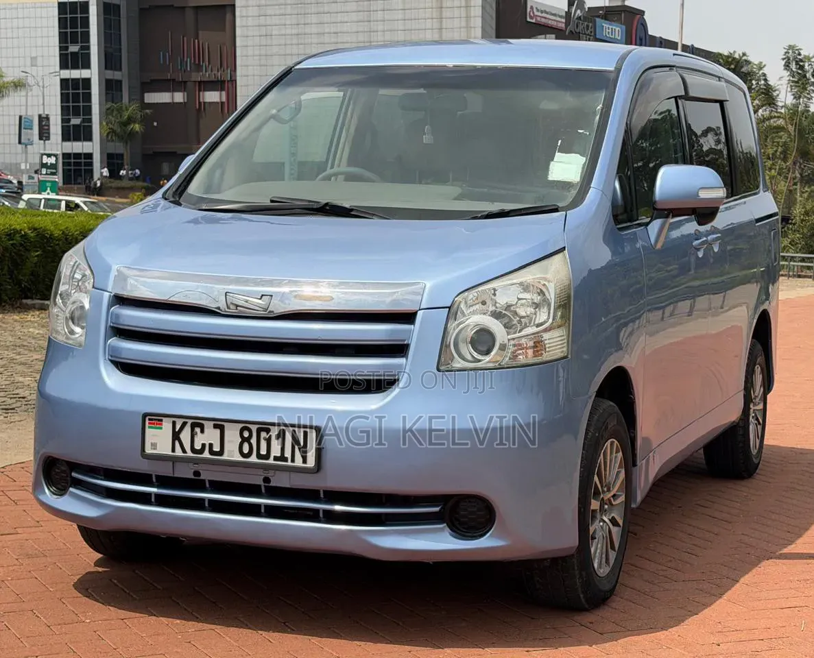 Toyota Noah 2009 Blue