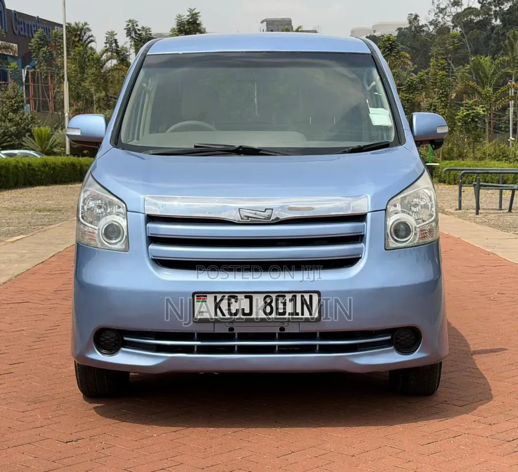 Toyota Noah 2009 Blue