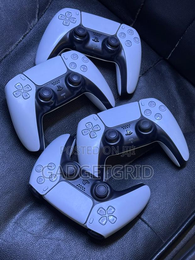 Ex Uk Ps5 Controller - main view