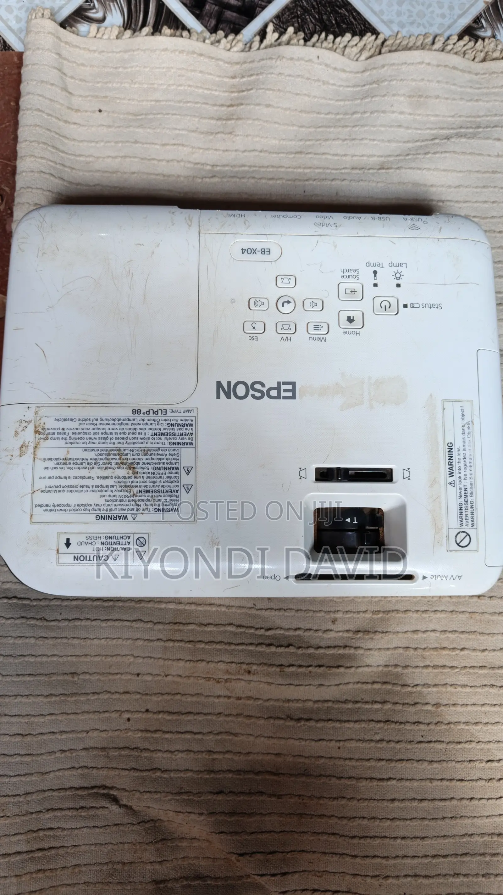 Epison EB-X04 Projector