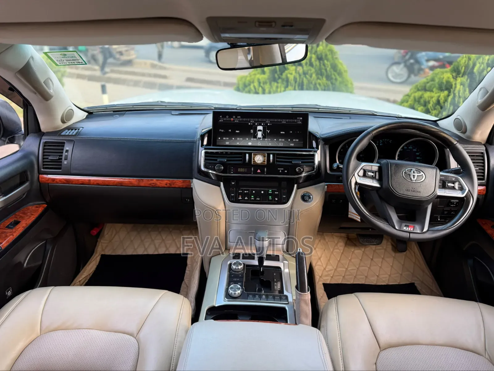 Toyota Land Cruiser 2009 White