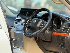 Toyota Land Cruiser 2009 White