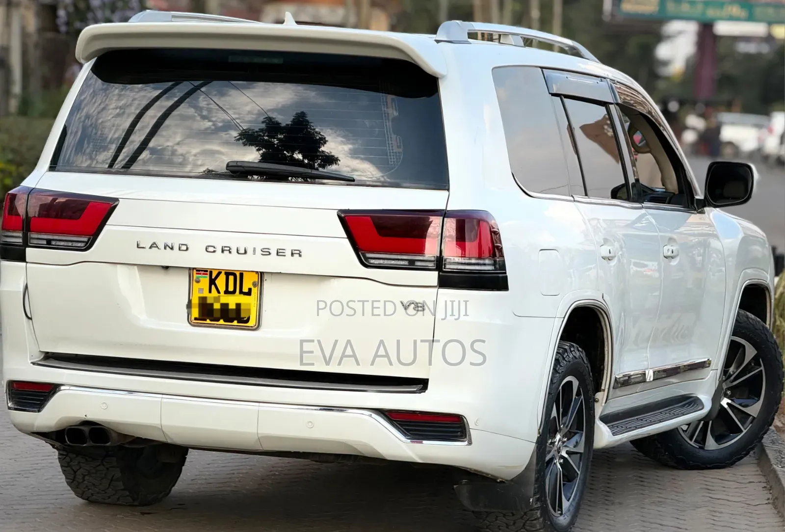 Toyota Land Cruiser 2009 White