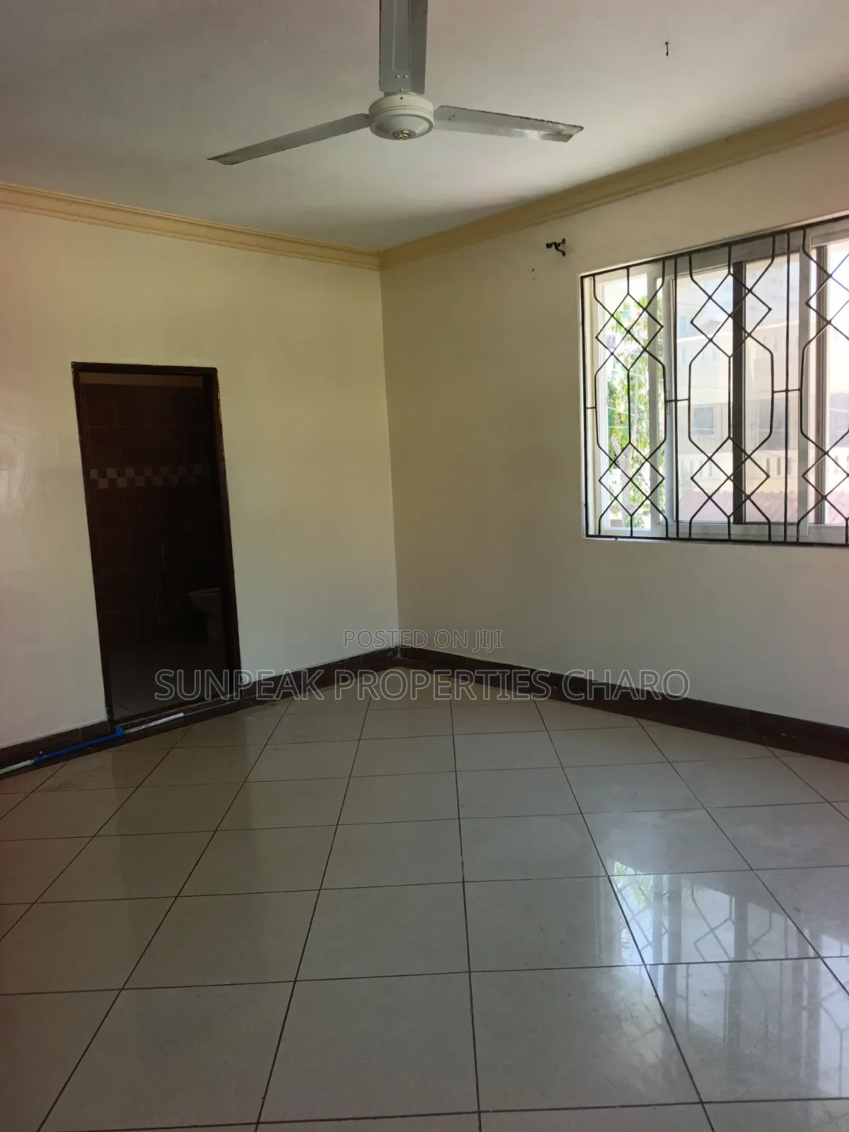3bdrm Apartment in Links Road, Nyali for rent