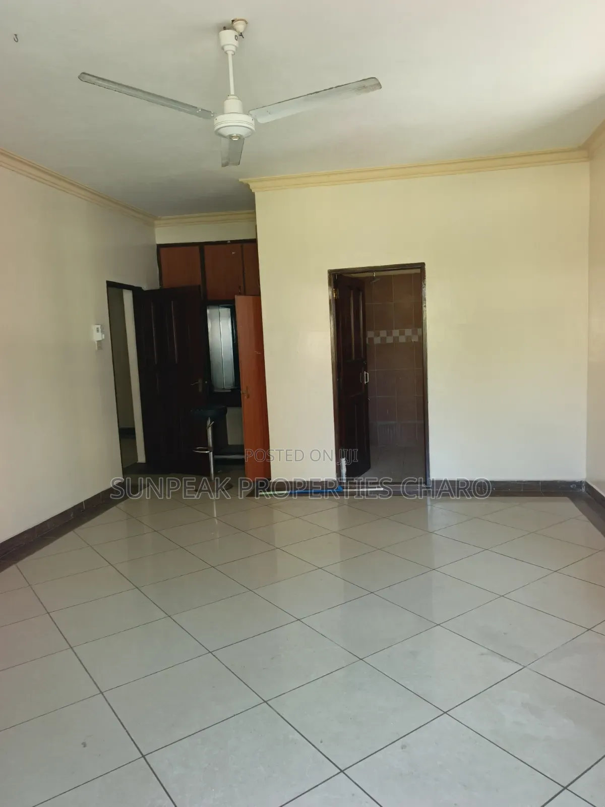 3bdrm Apartment in Links Road, Nyali for rent