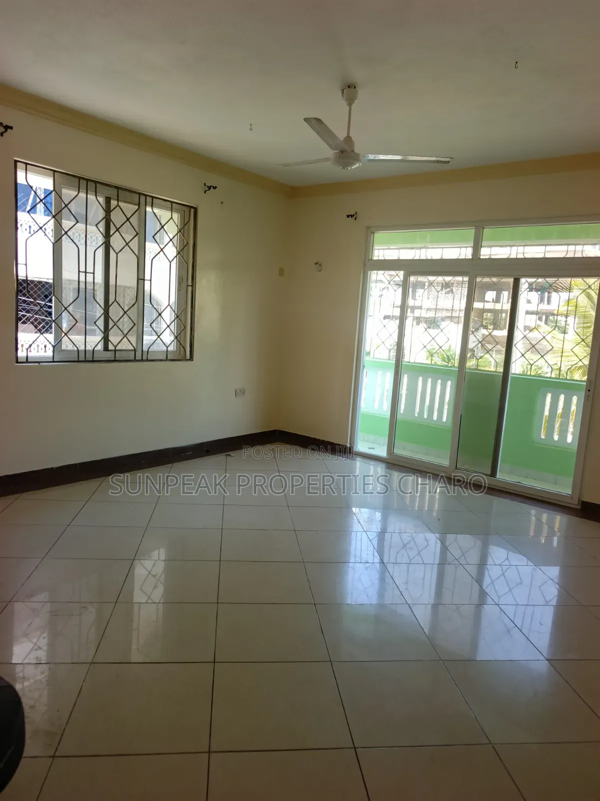 3bdrm Apartment in Links Road, Nyali for rent