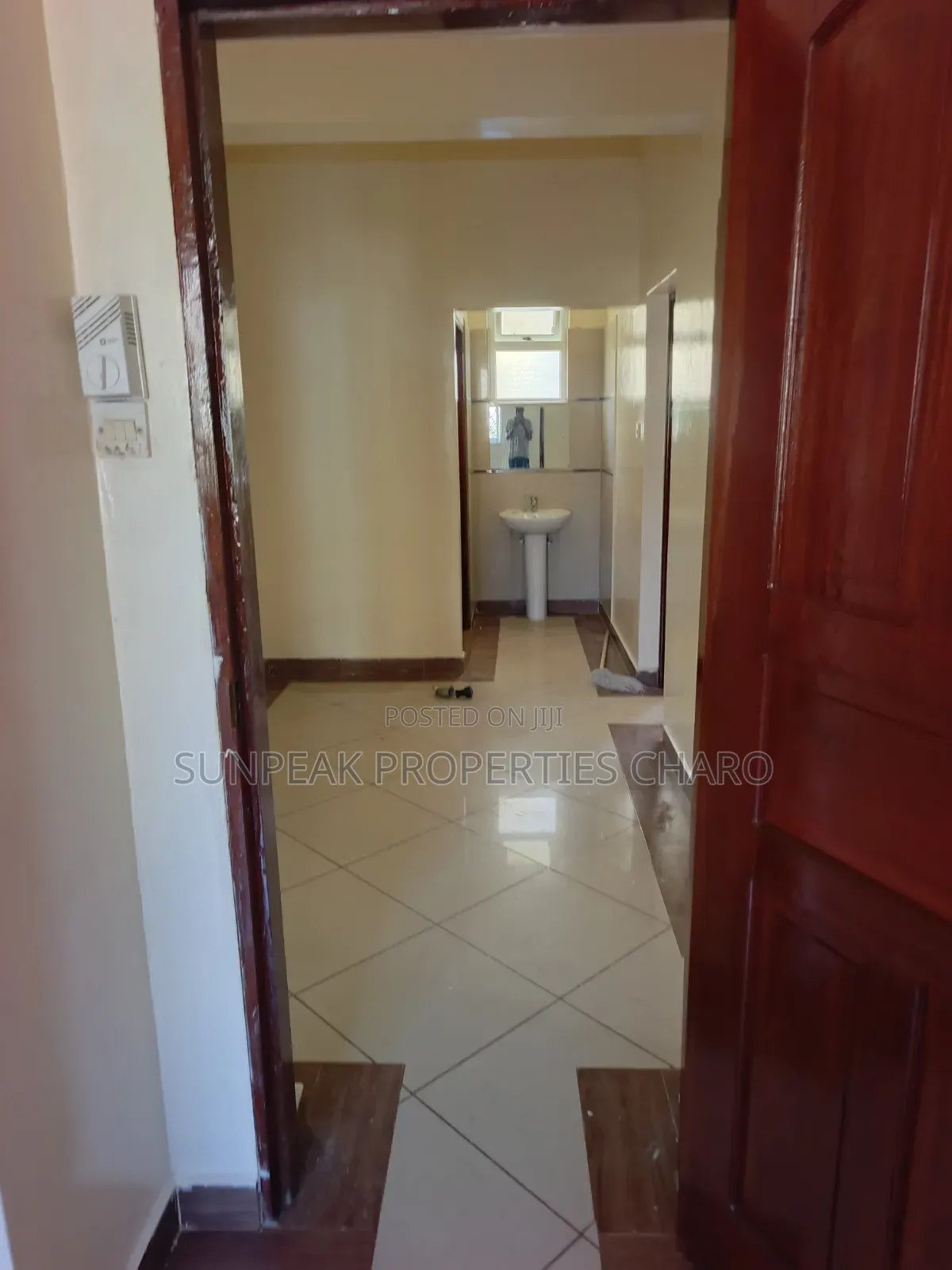 3bdrm Apartment in Links Road, Nyali for rent