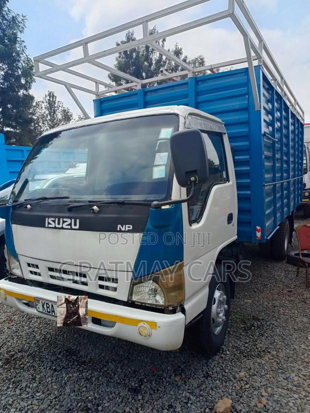 2007 Isuzu NPR - main view