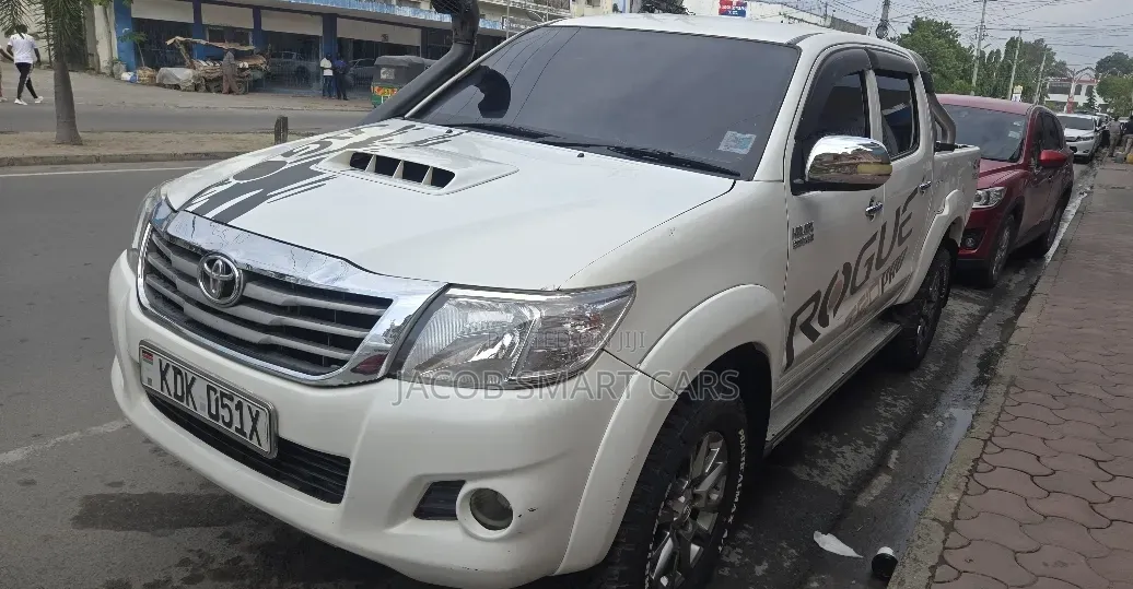 Toyota Hilux 2015 White