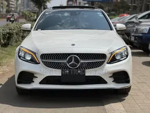 Mercedes-Benz C200 2019 Pearl