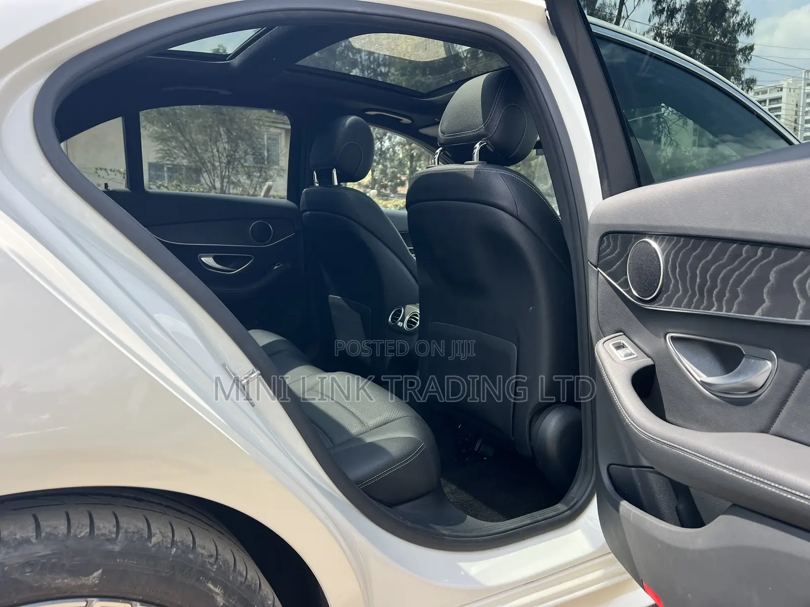 Mercedes-Benz C200 2019 Pearl