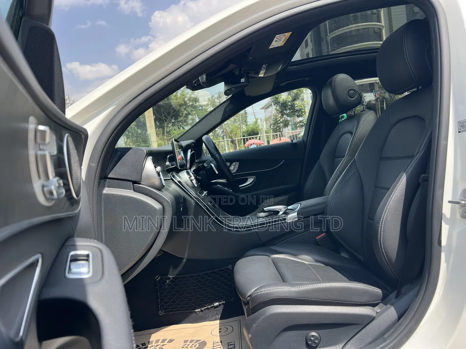Mercedes-Benz C200 2019 Pearl