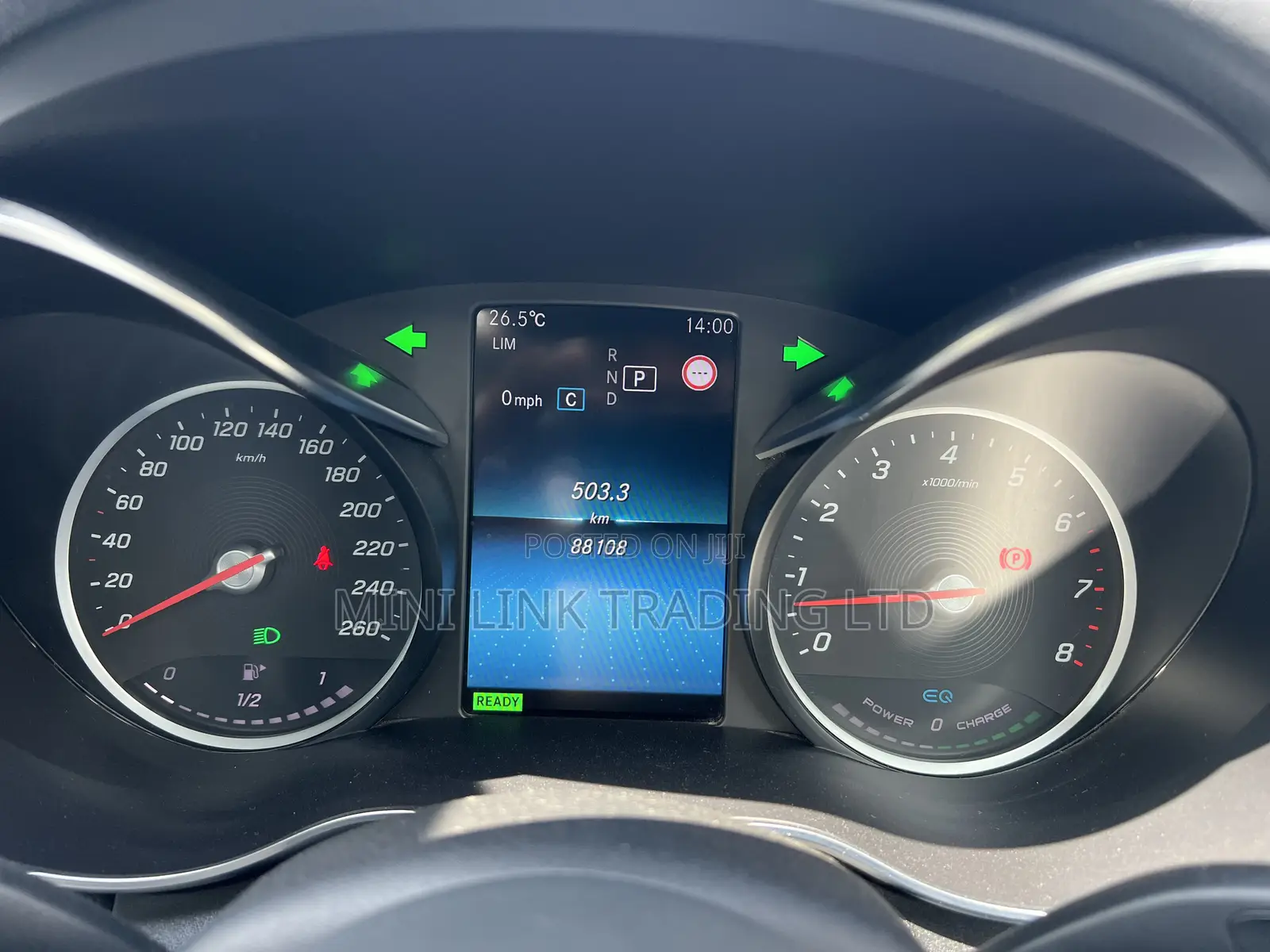 Mercedes-Benz C200 2019 Pearl