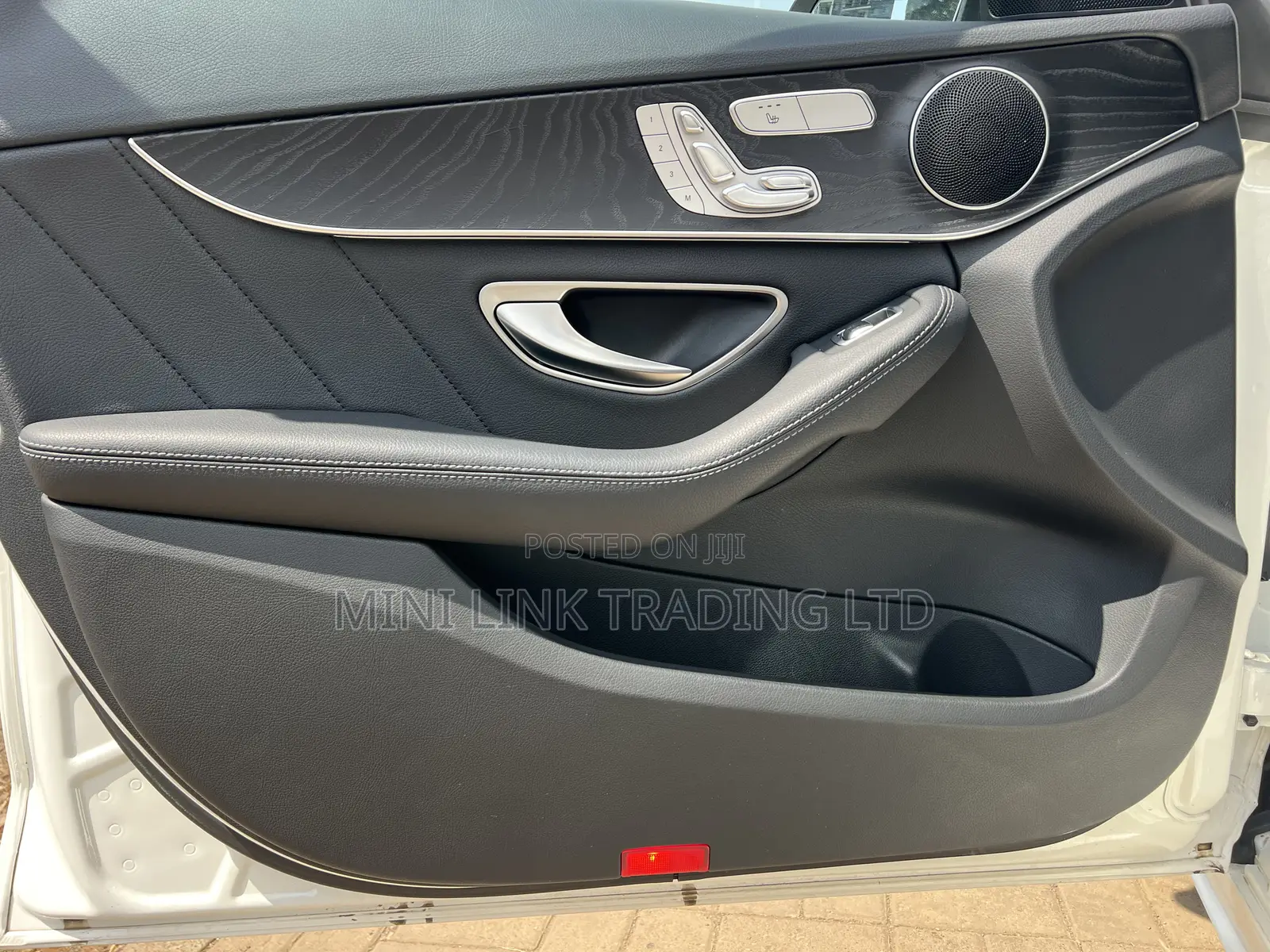 Mercedes-Benz C200 2019 Pearl