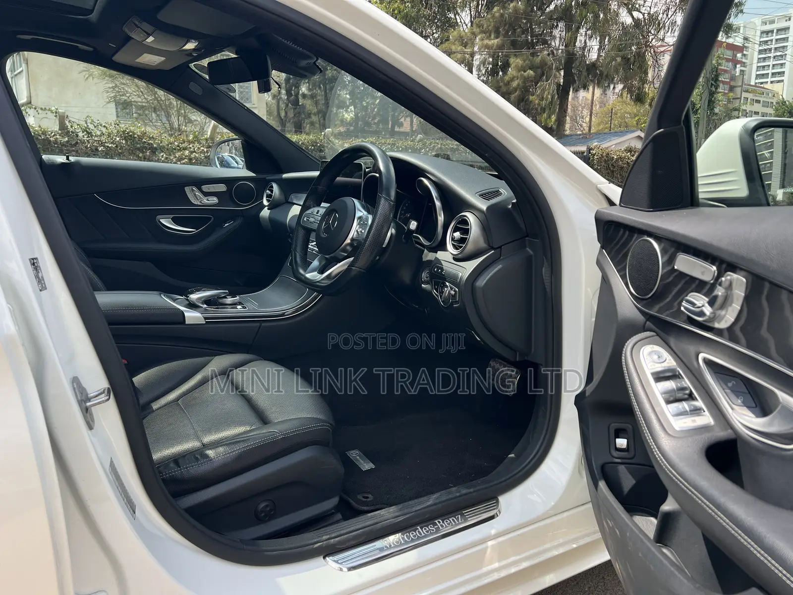 Mercedes-Benz C200 2019 Pearl