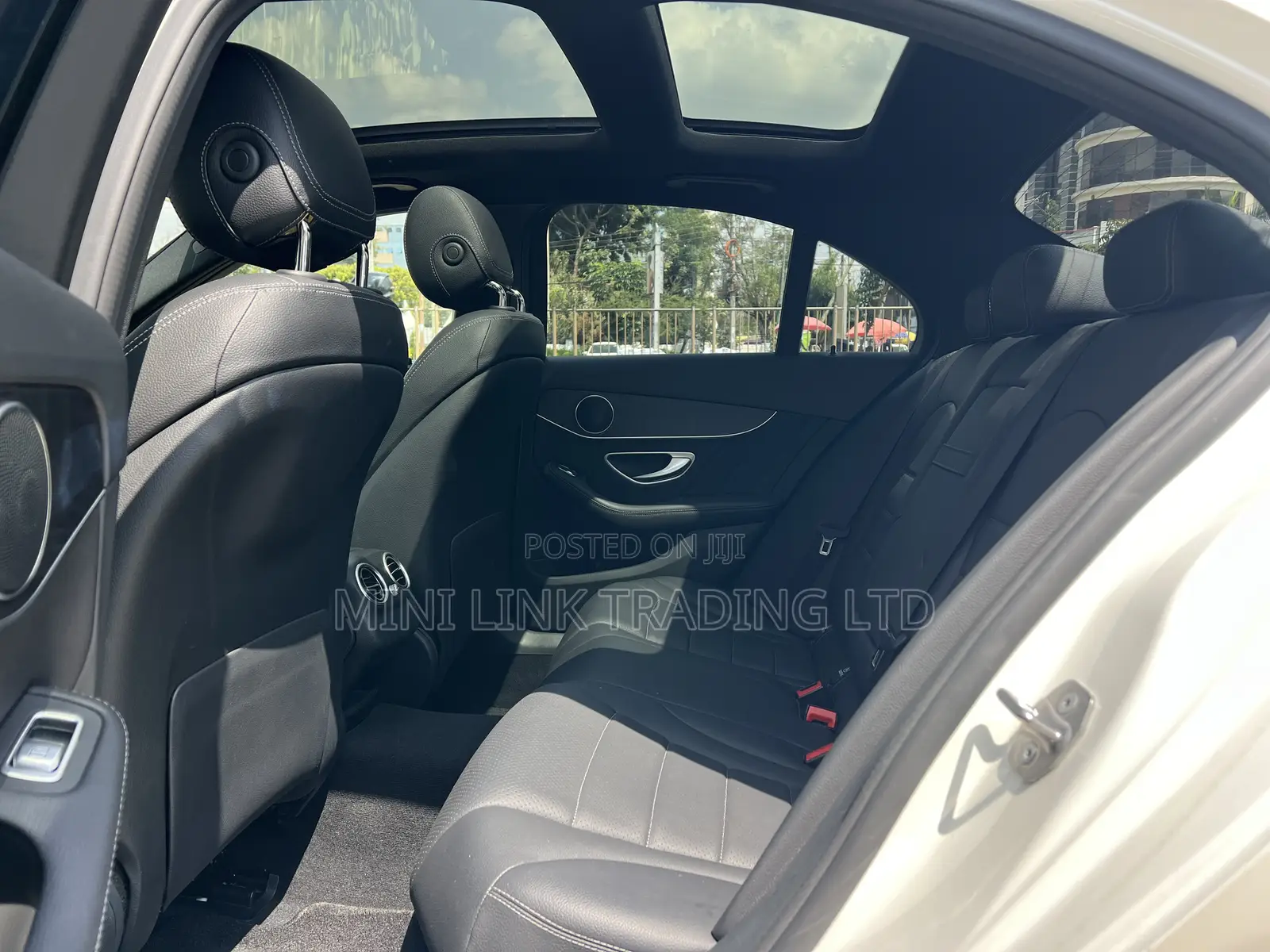 Mercedes-Benz C200 2019 Pearl