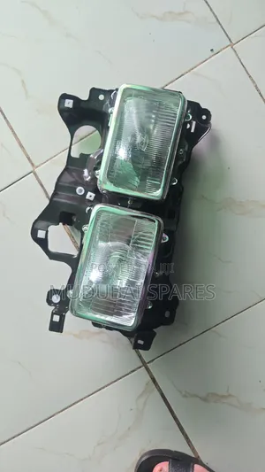 Mitsubishi Fh 215 Headlight Assembly