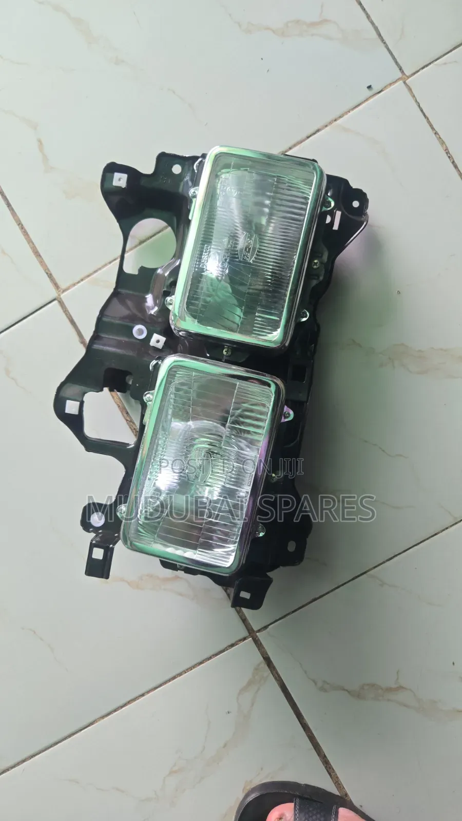 Mitsubishi Fh 215 Headlight Assembly