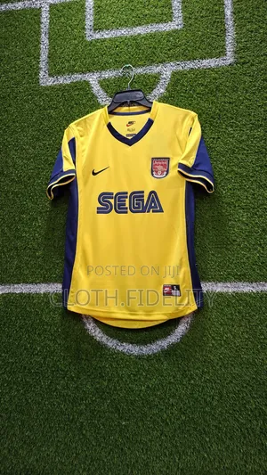 Arsenal 1999/2000 Retro Jersey.