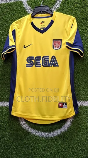 Arsenal 1999/2000 Retro Jersey.