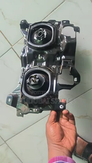 Mitsubishi Fh 215 Headlight Assembly