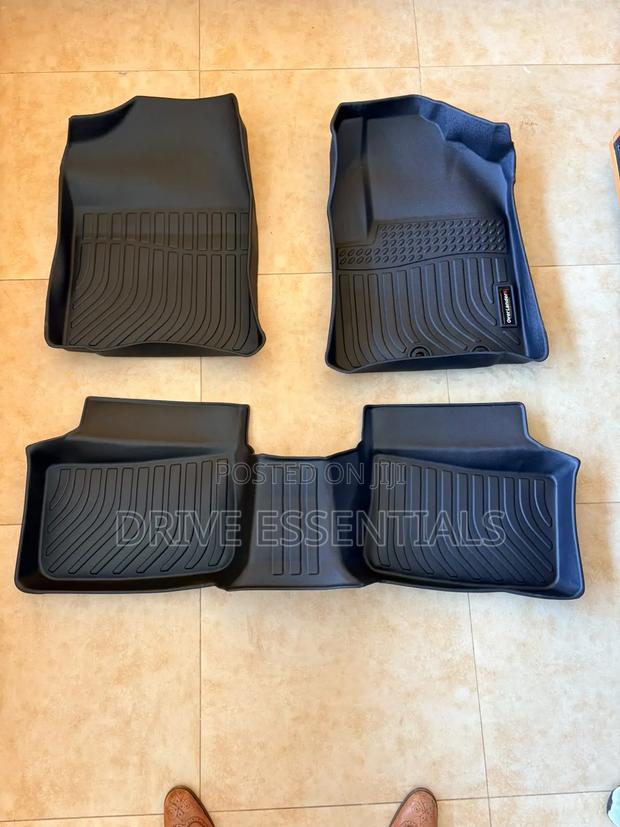 Toyota Vitz Custom Fit 5D TPE Floor Mats - thumbnail 2