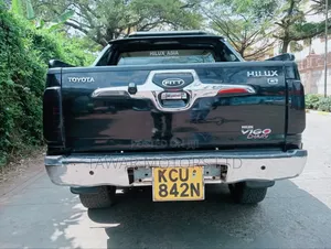 Toyota Hilux 2012 Black