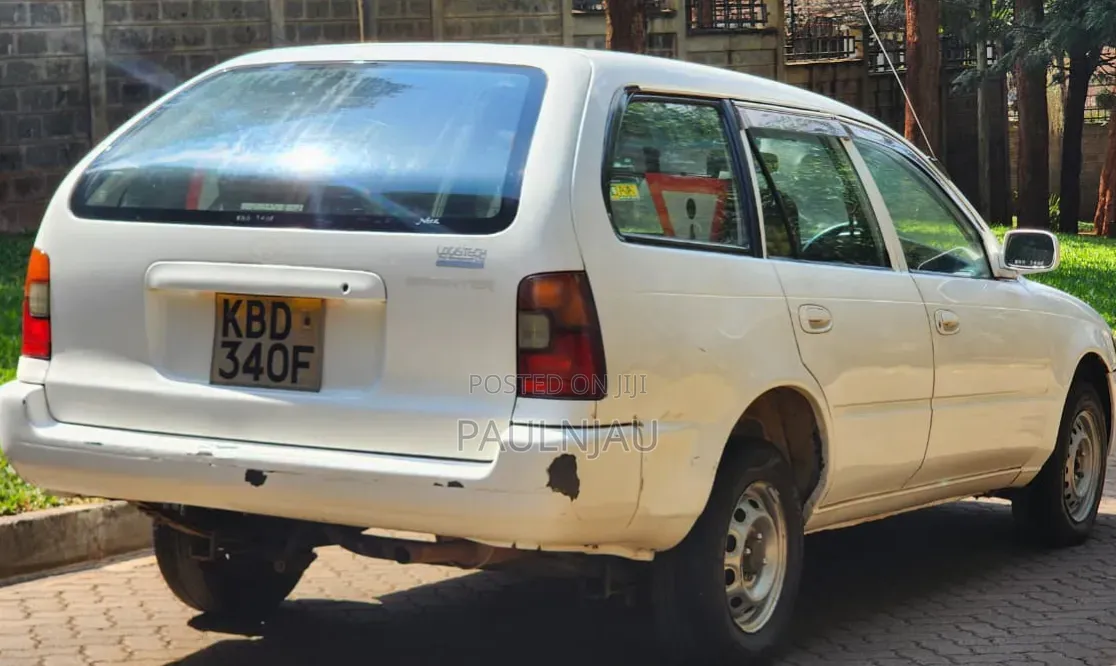 Toyota Corolla 2002 White