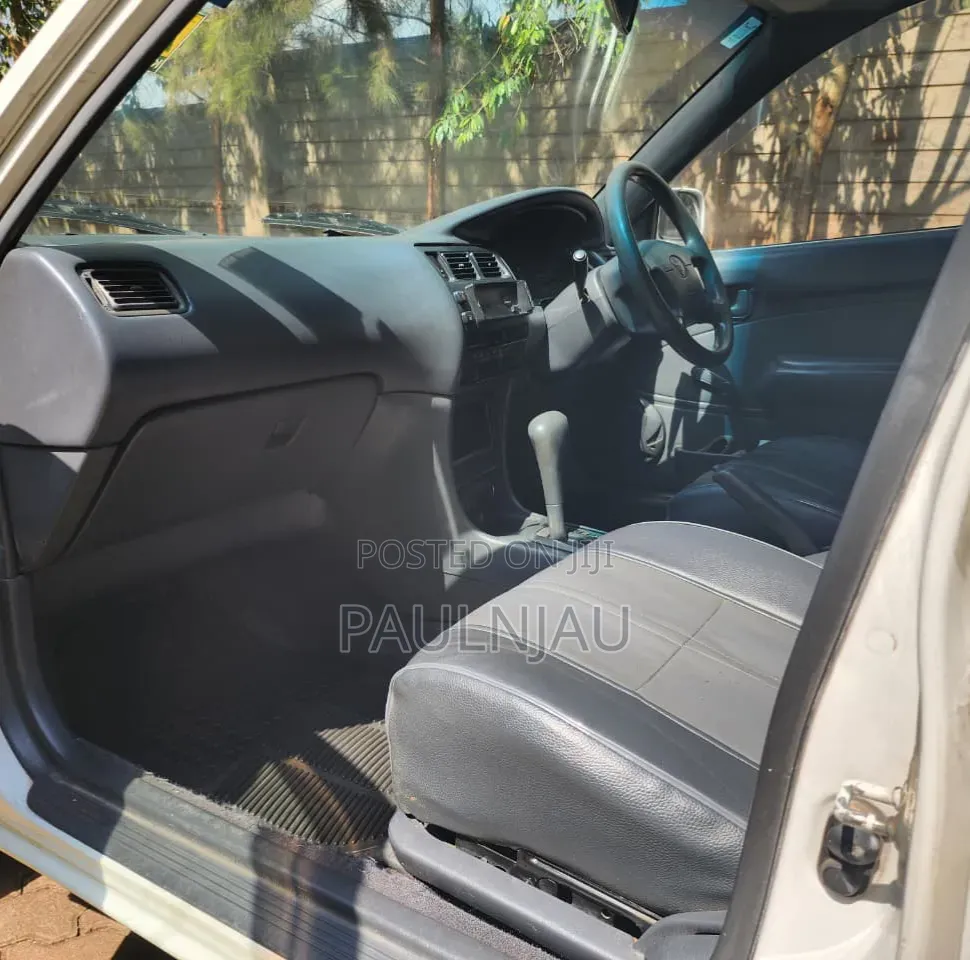 Toyota Corolla 2002 White