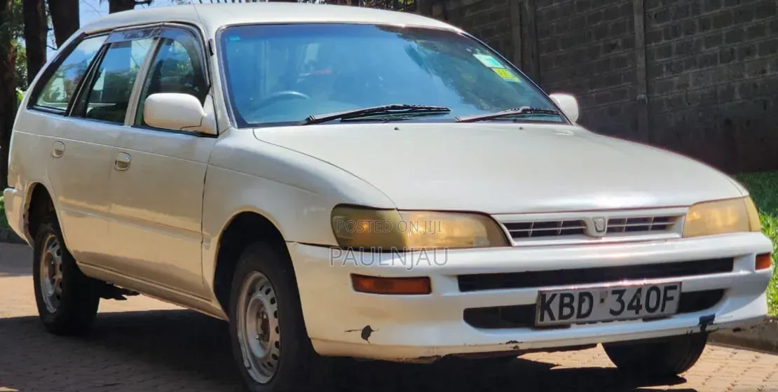 Toyota Corolla 2002 White