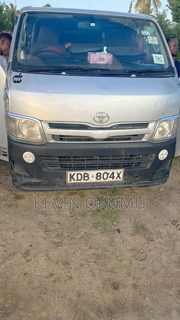 Toyota HiAce 2013 Silver