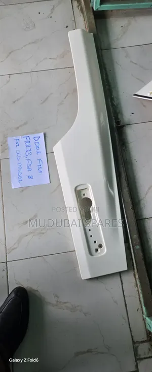 Isuzu Frr33,fsr Door Fish (Garnish)