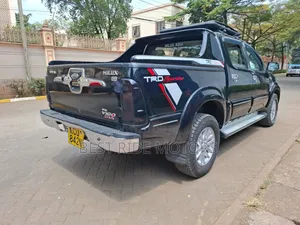 Toyota Hilux 2012 Black