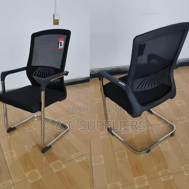 Ergonomic Mesh Guest Chair With Armrest - thumbnail 3