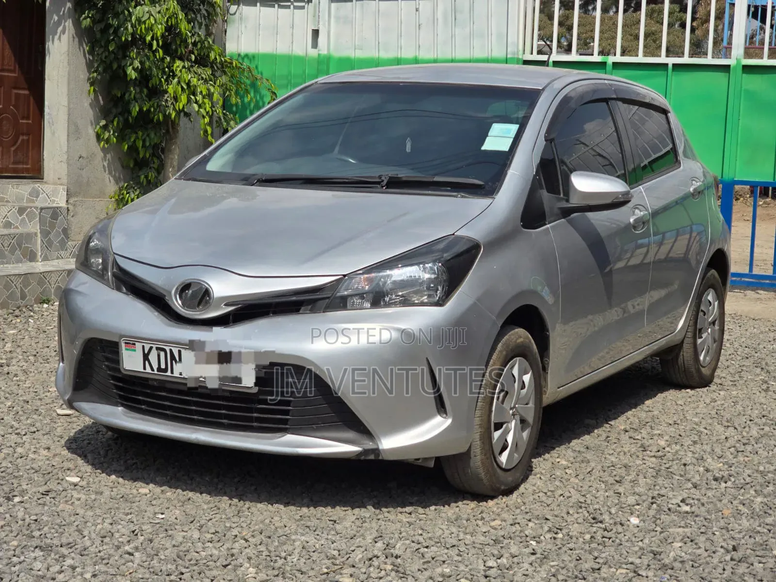Toyota Vitz 2016 Silver