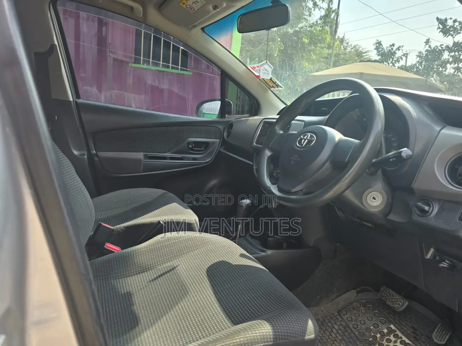 Toyota Vitz 2016 Silver