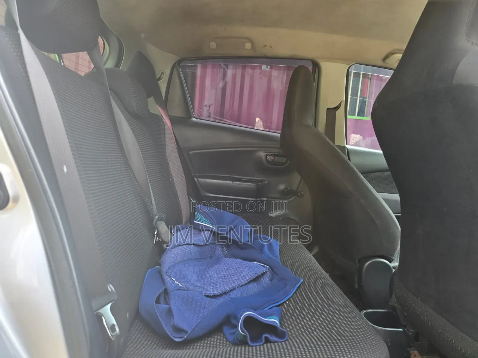 Toyota Vitz 2016 Silver