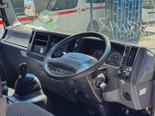 Isuzu Elf Car 2018 White - thumbnail 8