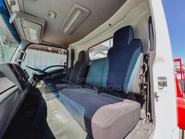 Isuzu Elf Car 2018 White - thumbnail 10
