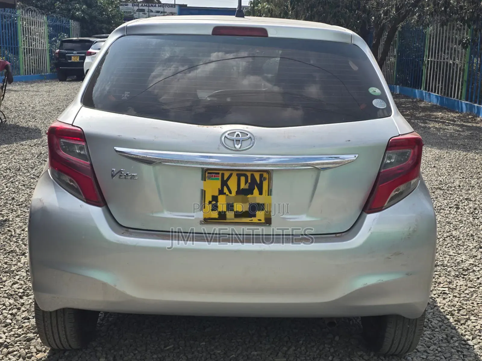 Toyota Vitz 2016 Silver