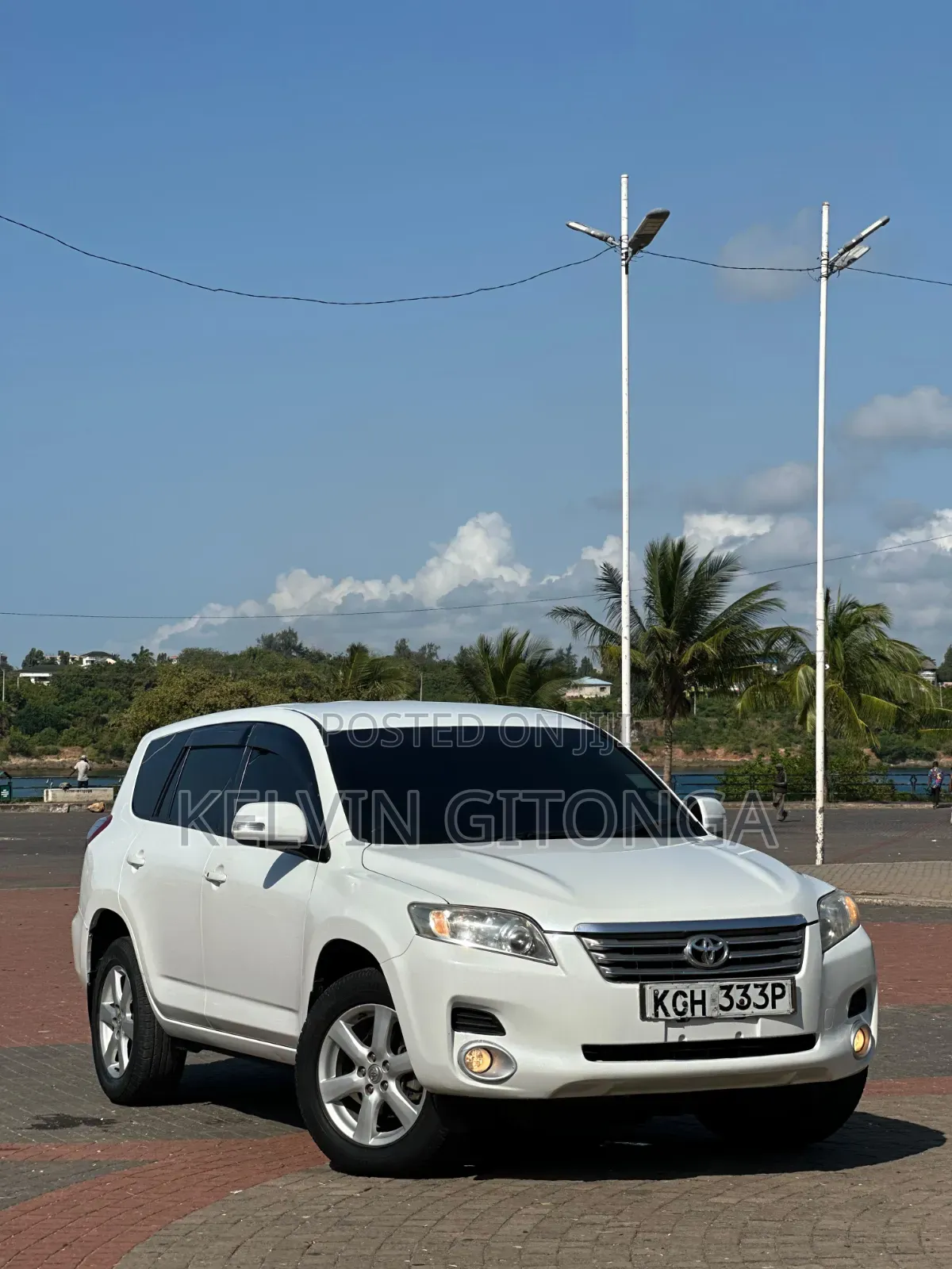 Toyota Vanguard 2010 White
