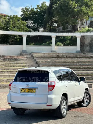 Toyota Vanguard 2010 White