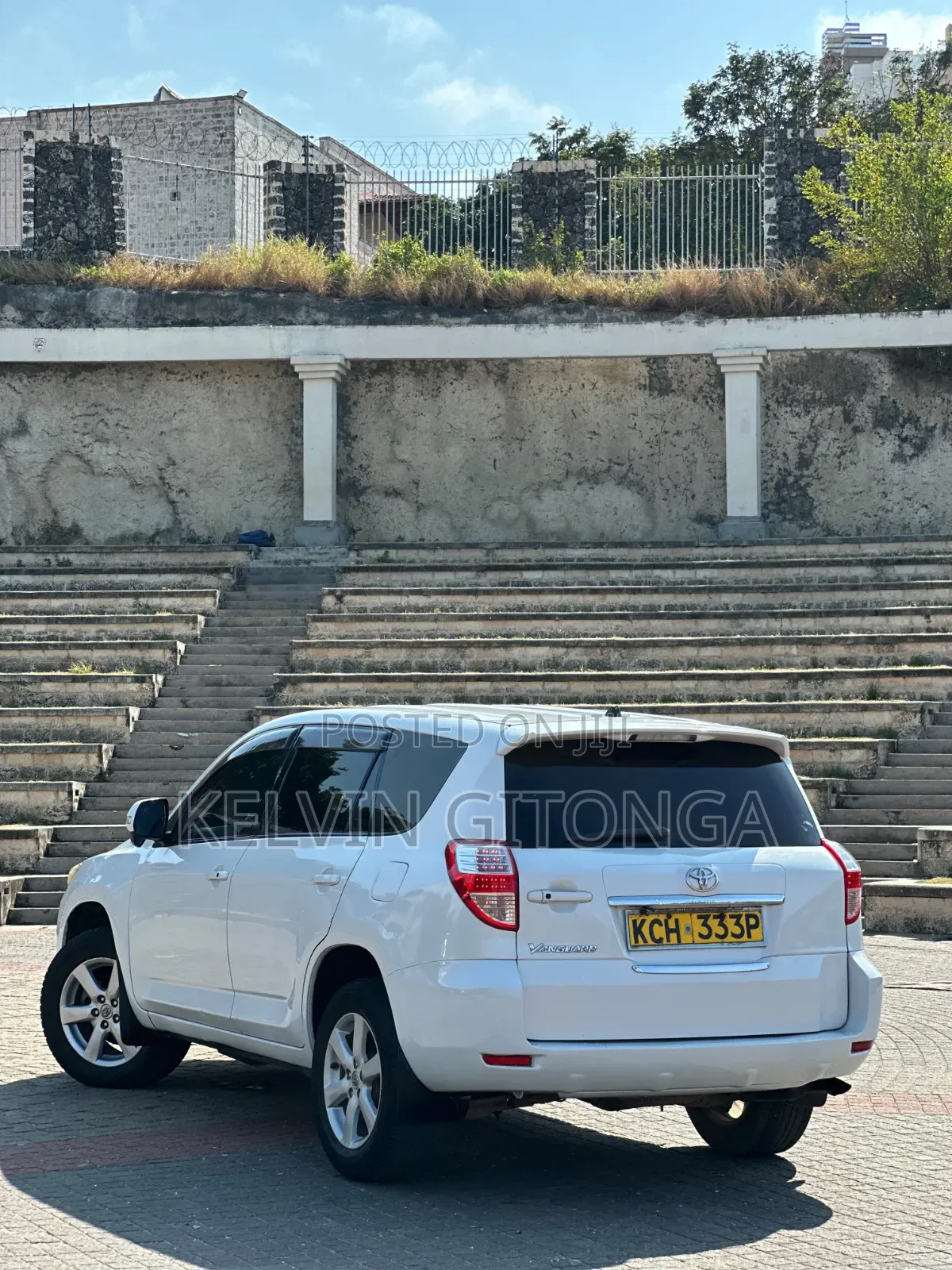 Toyota Vanguard 2010 White