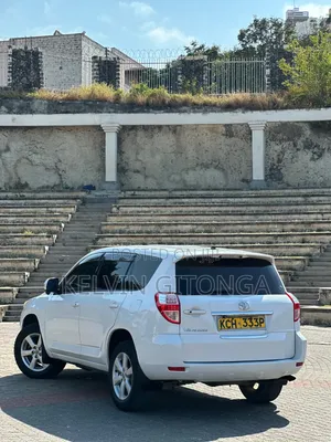 Toyota Vanguard 2010 White